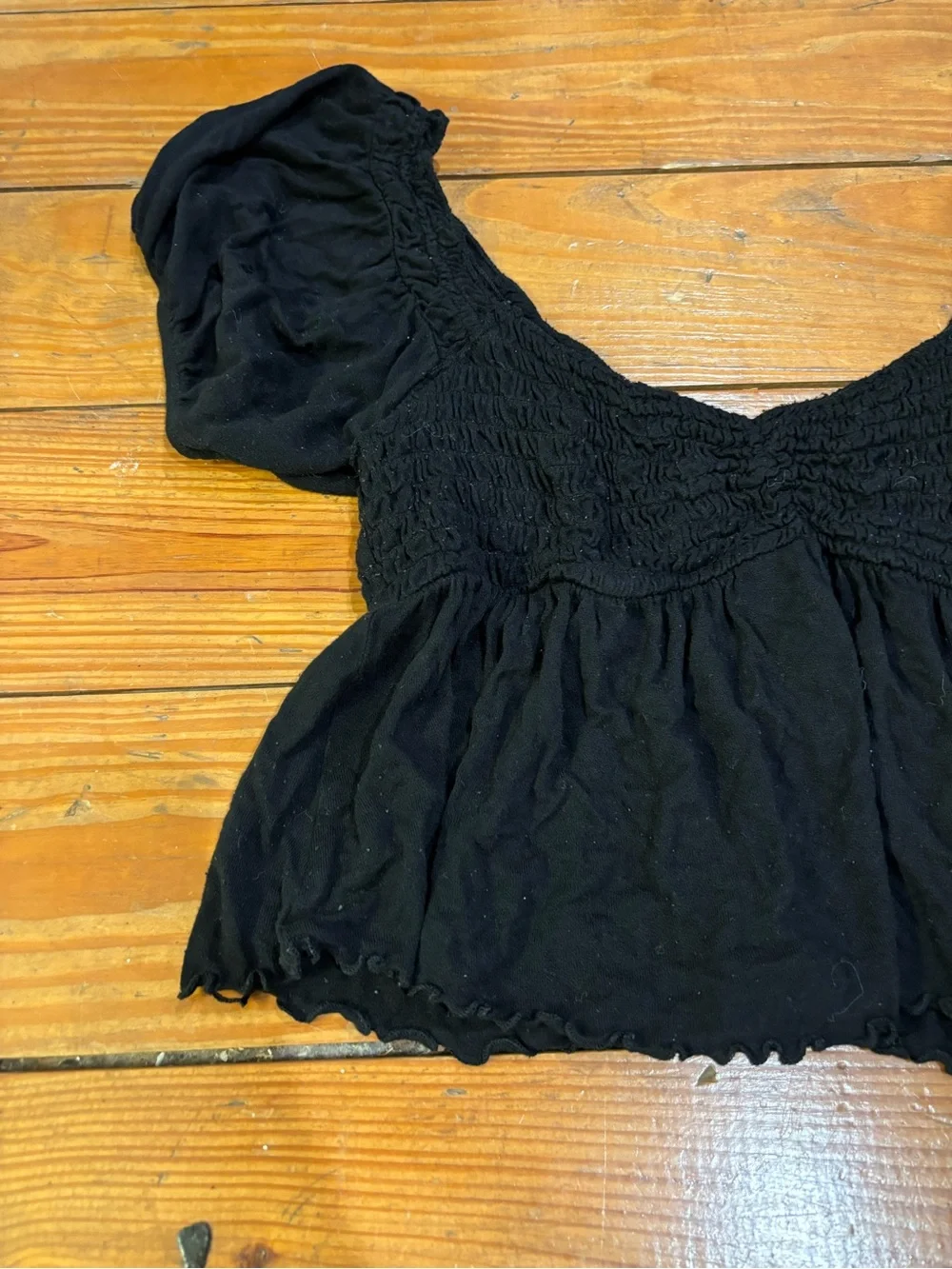 (439) BLACK RUFFLE TOP - Picture 2 of 7